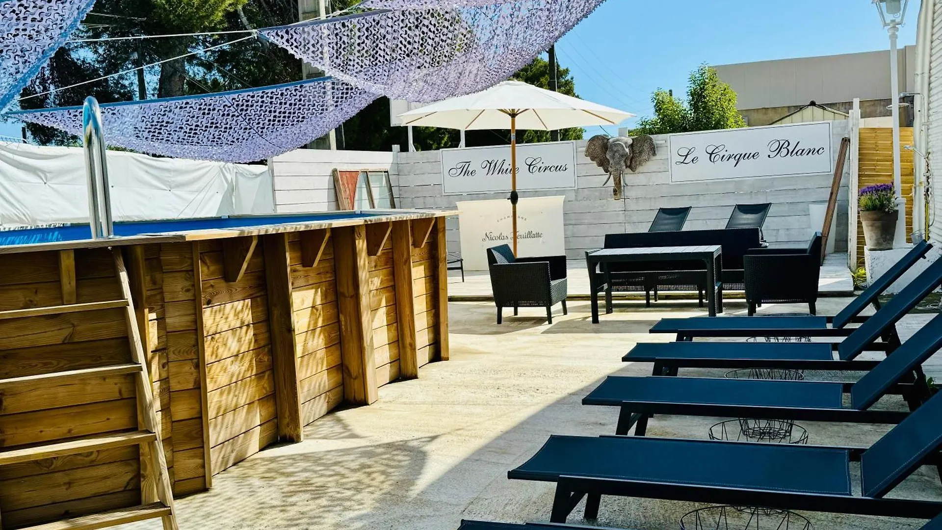 Bungalow Avec Piscine Antibes